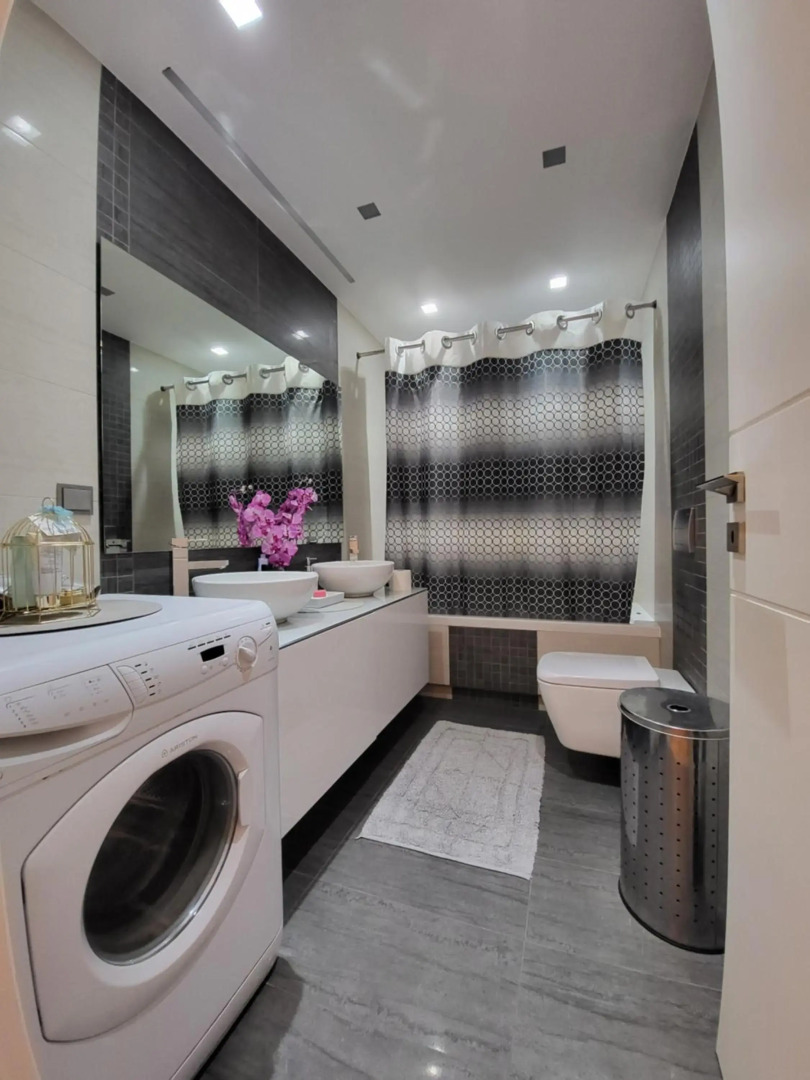 Cozy apartment in front of the park