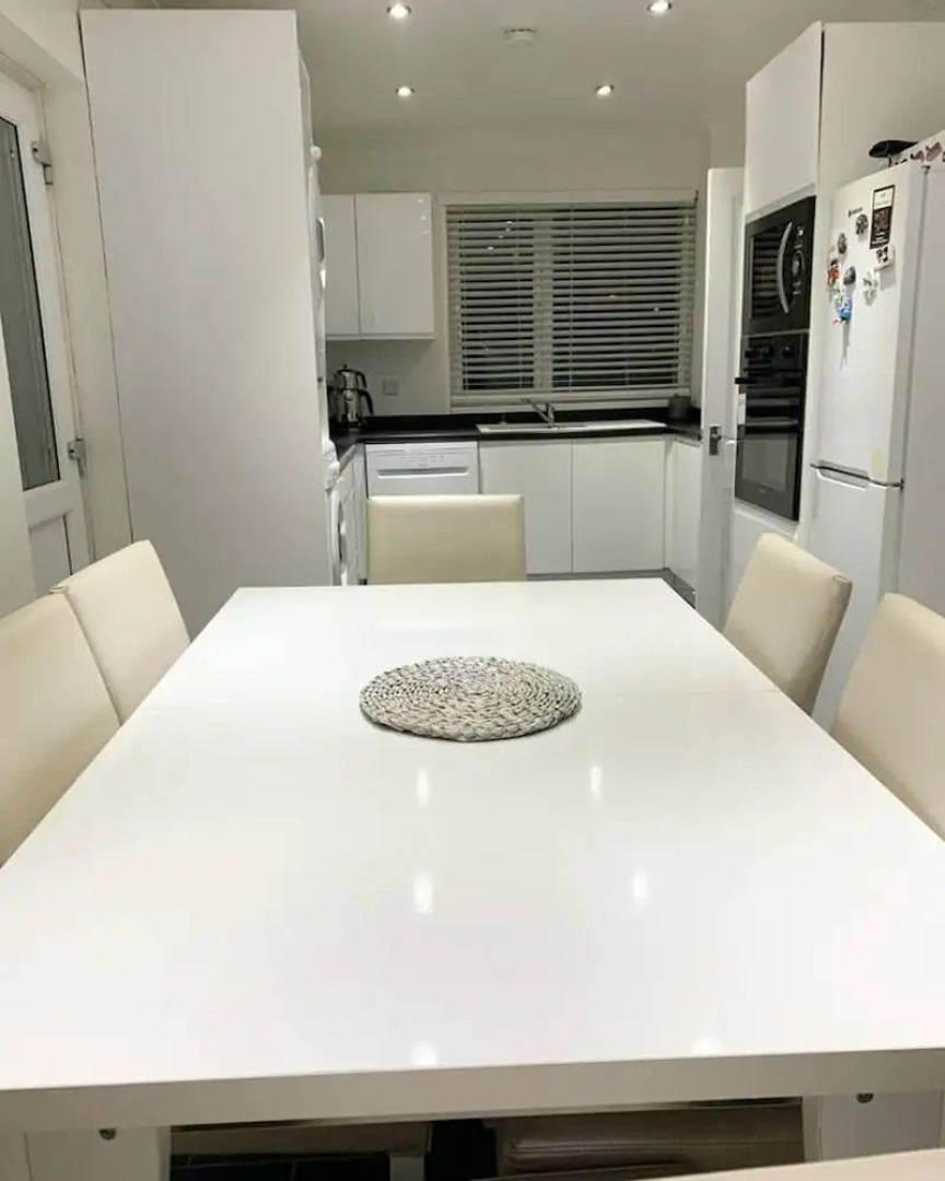 Stunning 2-bed House in Pembroke Dock