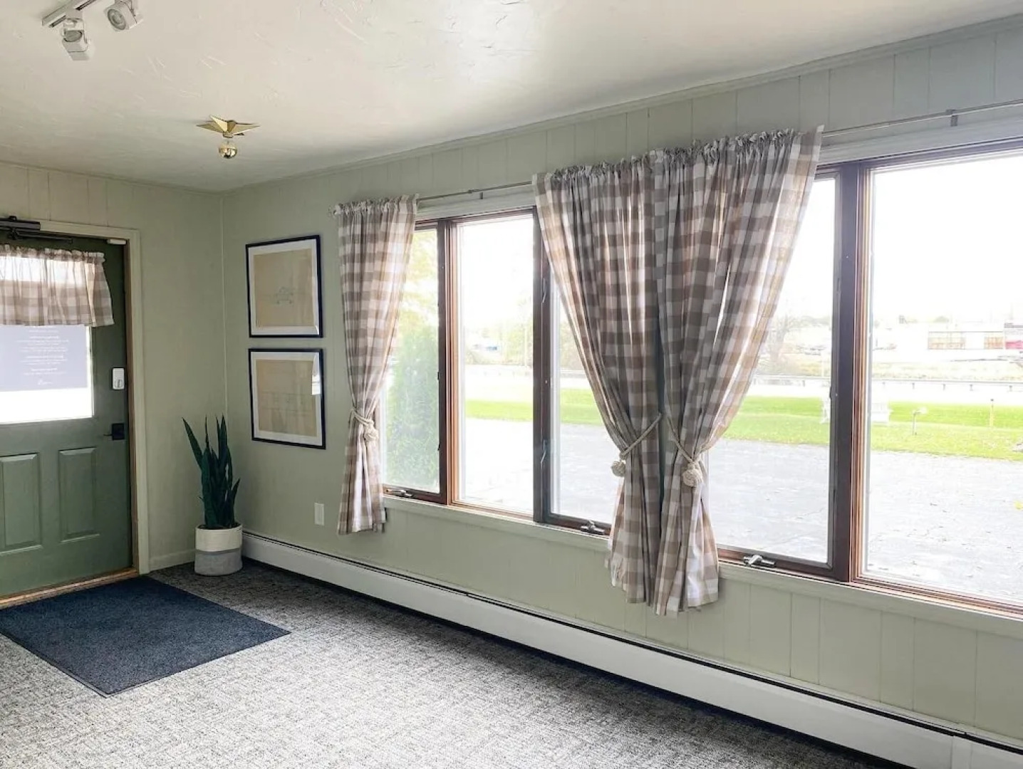 The River Hills Motel - Algoma, WI - Near Door County