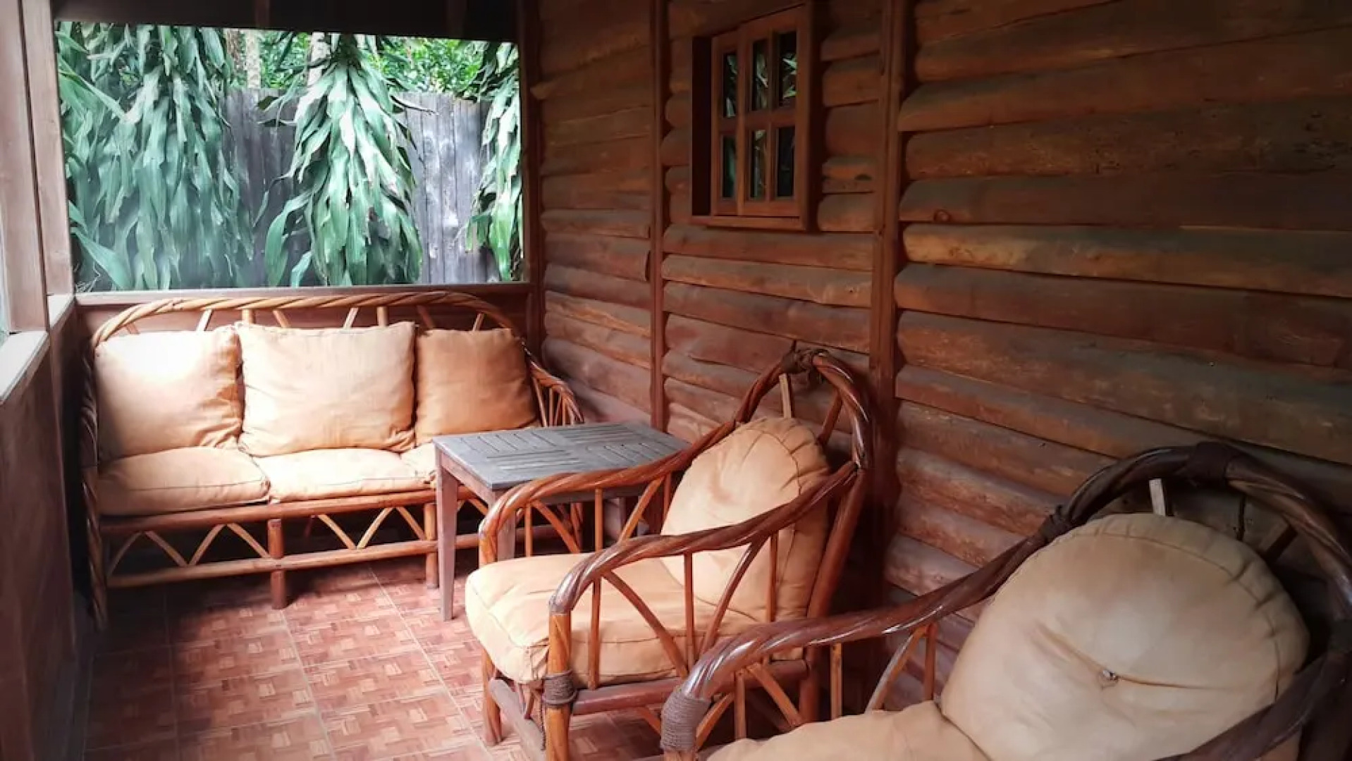 Hotel Cabanas La Teca