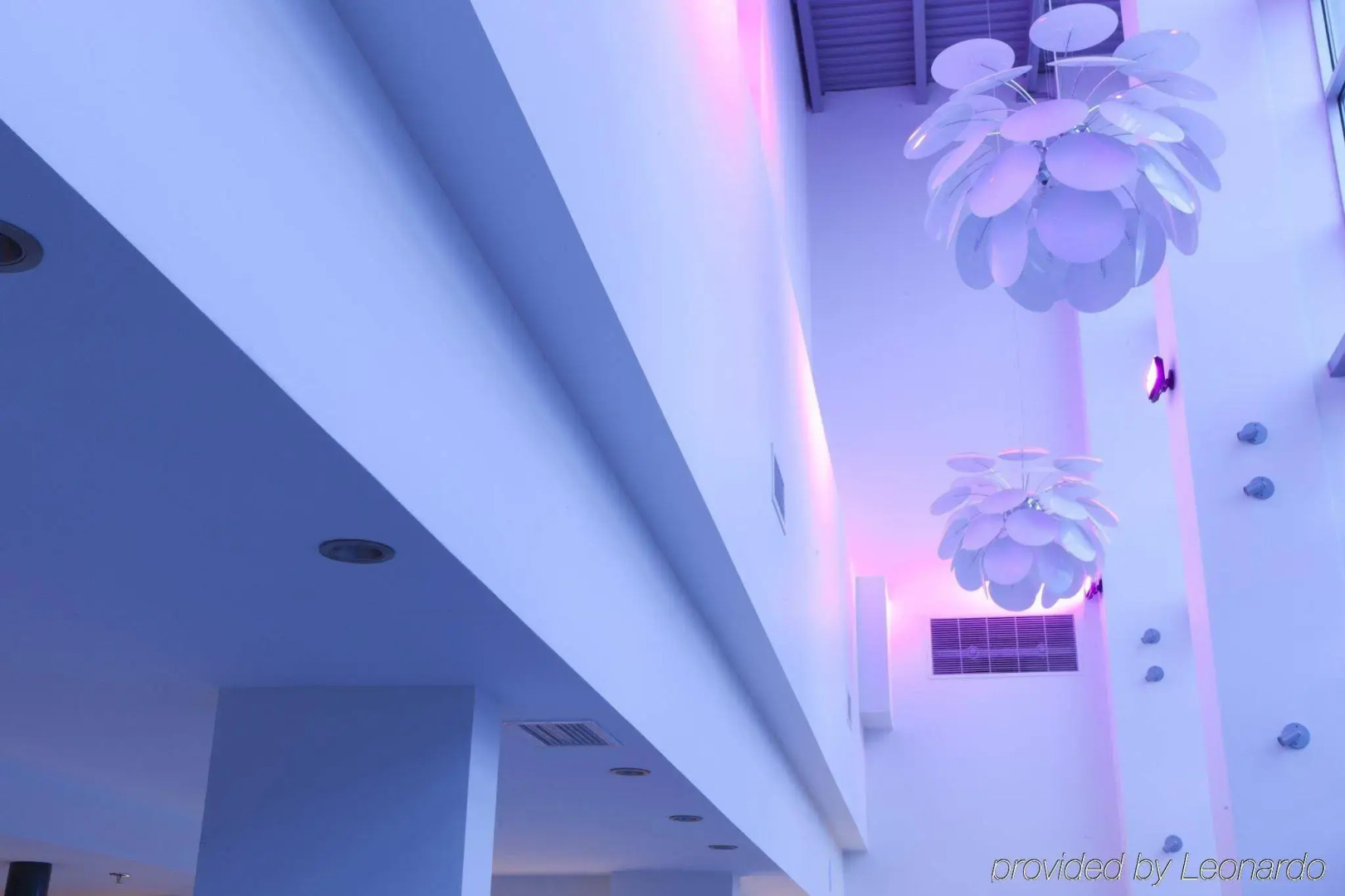 Delta Hotels by Marriott Milwaukee Northwest