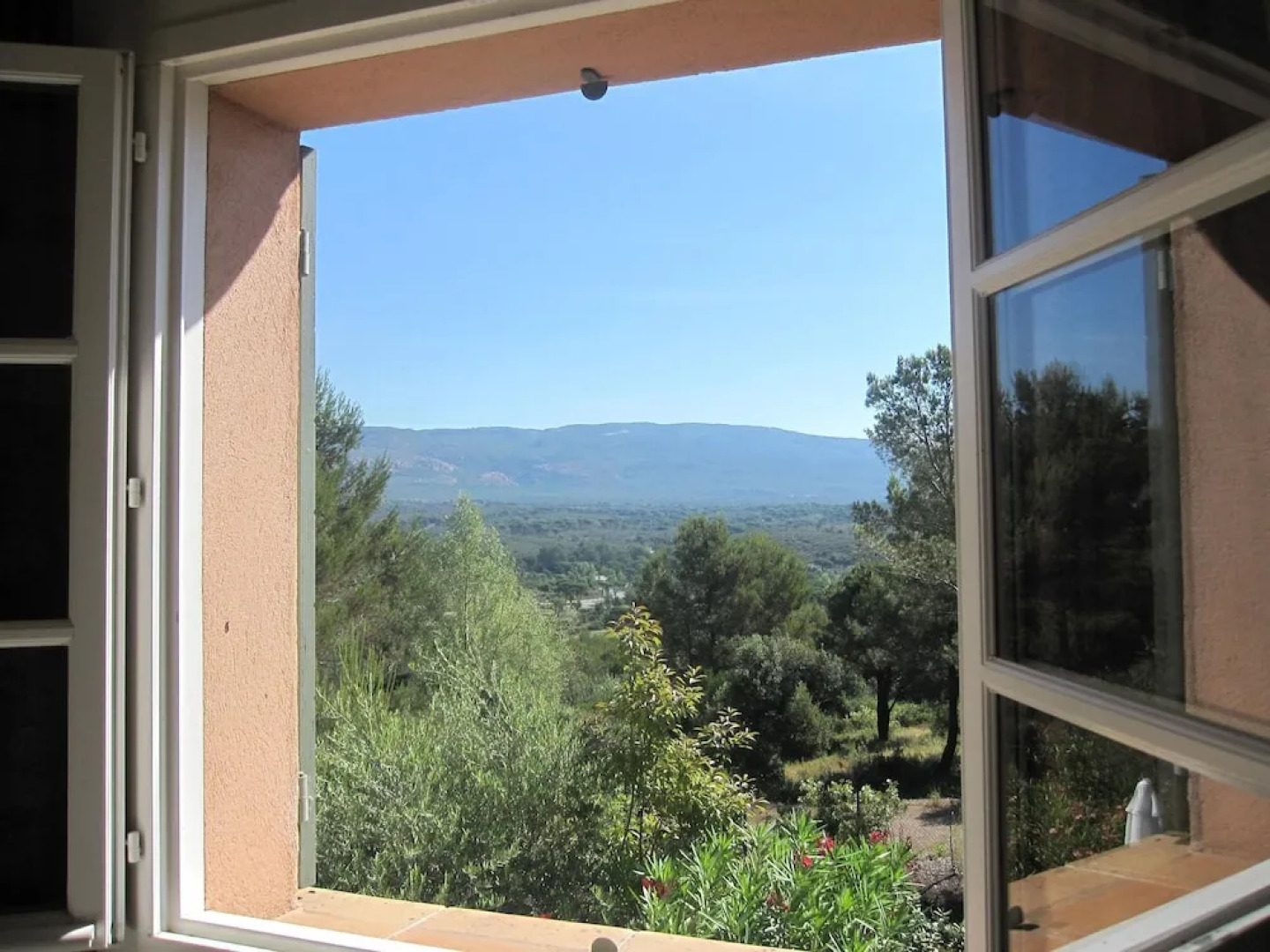 Provencal Holiday Home With Dishwasher not far From Fréjus