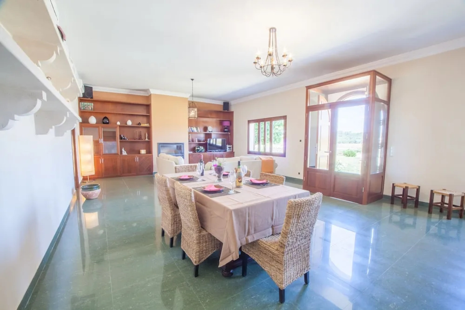 ES Llorer DE CAS Canar