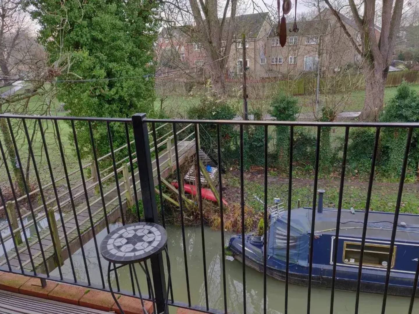 Waterfront Apartment In The Heart Of St Neots