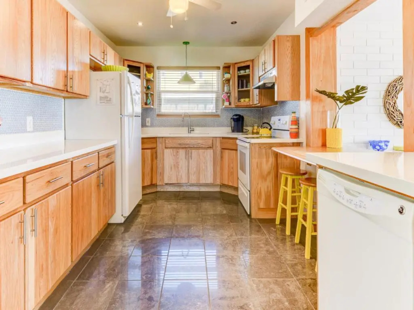 Sunshine House, 3 Bedrooms, Sleeps 8, Ocean Front, Pet Friendly, WiFi