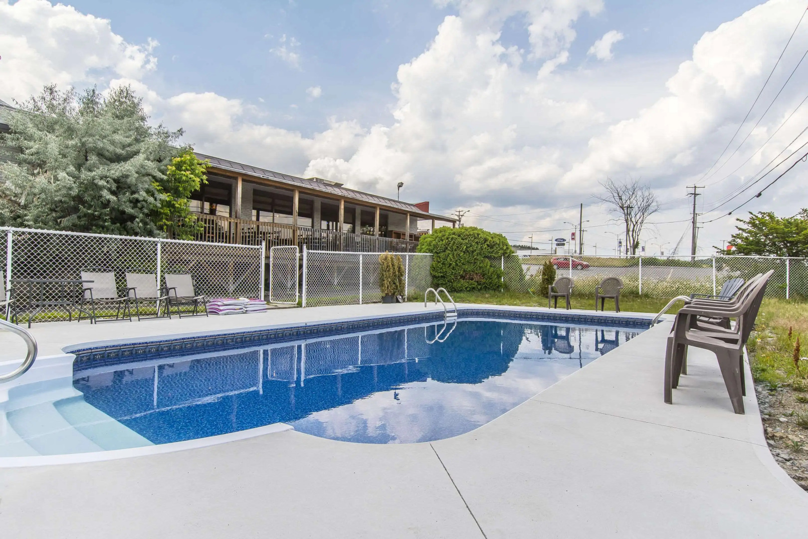 Quality Hotel & Suites