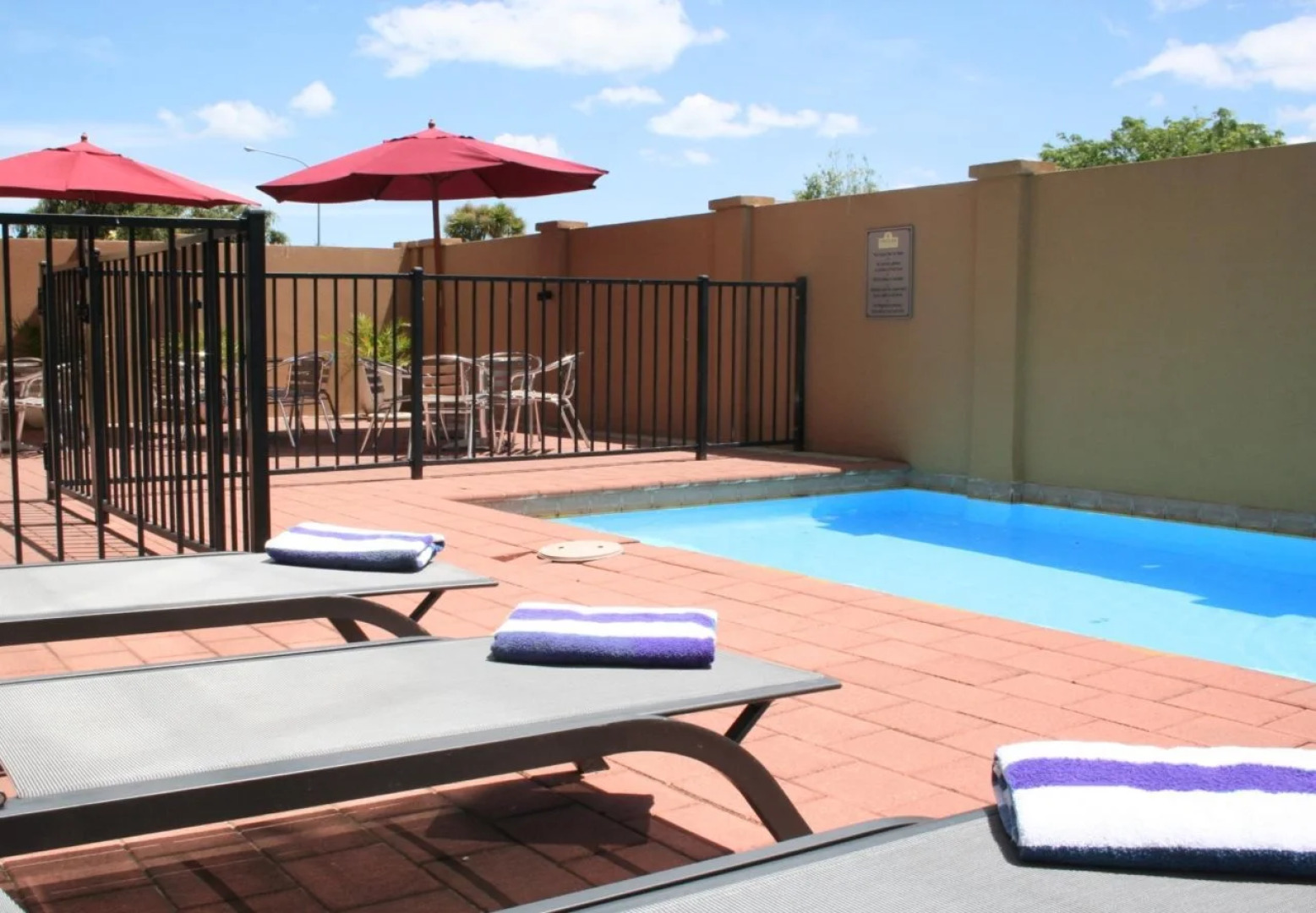 Ventura Inn & Suites Hamilton