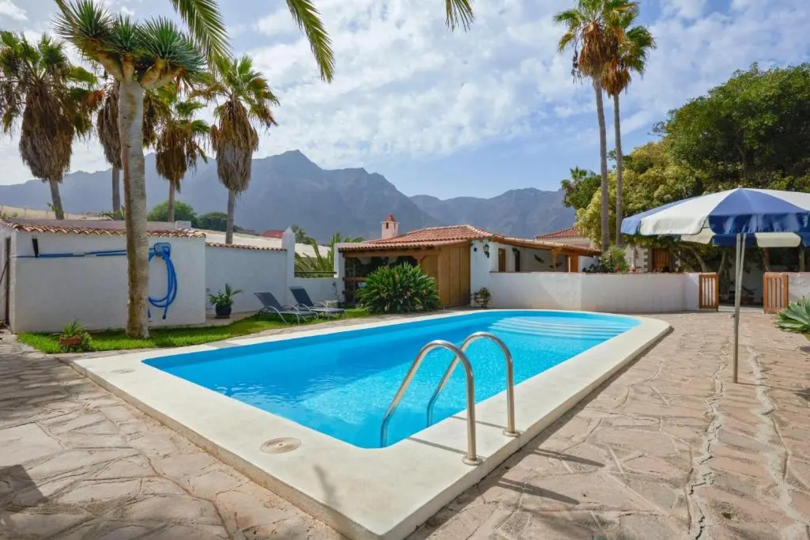 Apartment with 2 bedrooms in Buenavista del Norte with wonderful mountain view shared pool terrace 1 km from the beach
