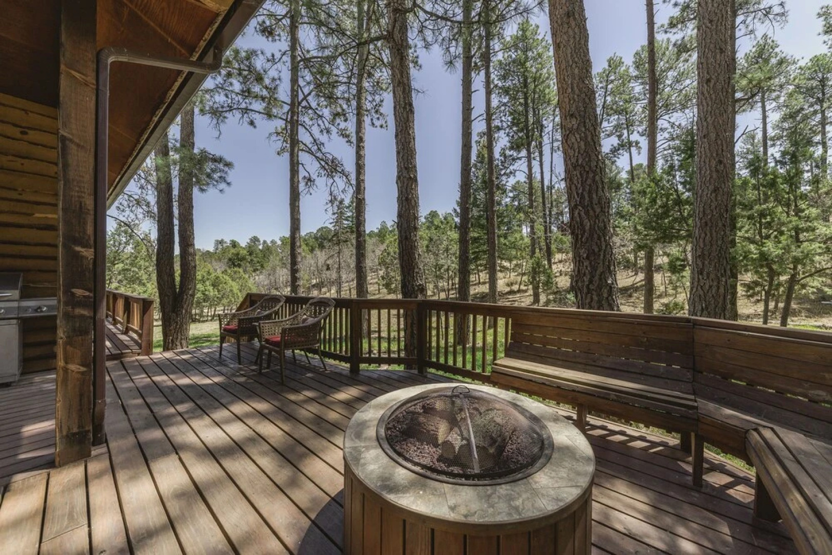 Well-appointed Alto Cabin w/ Fire Pit & Pool Table