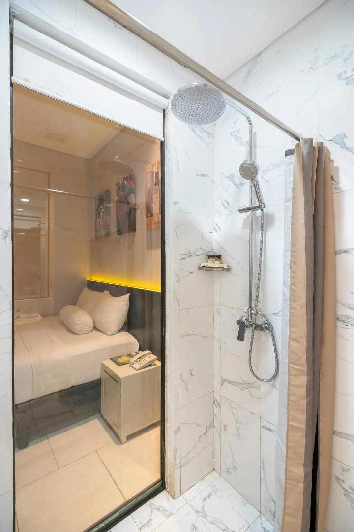 Front One Boutique Karawang