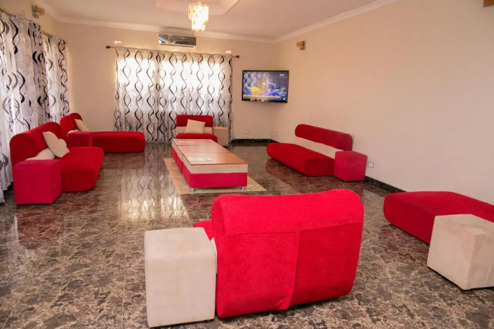 Glitz Cloud 9 Suites