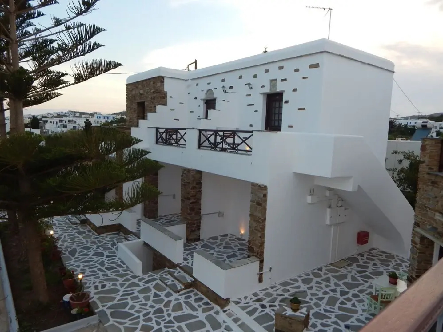 Tinos Suites & Apartments