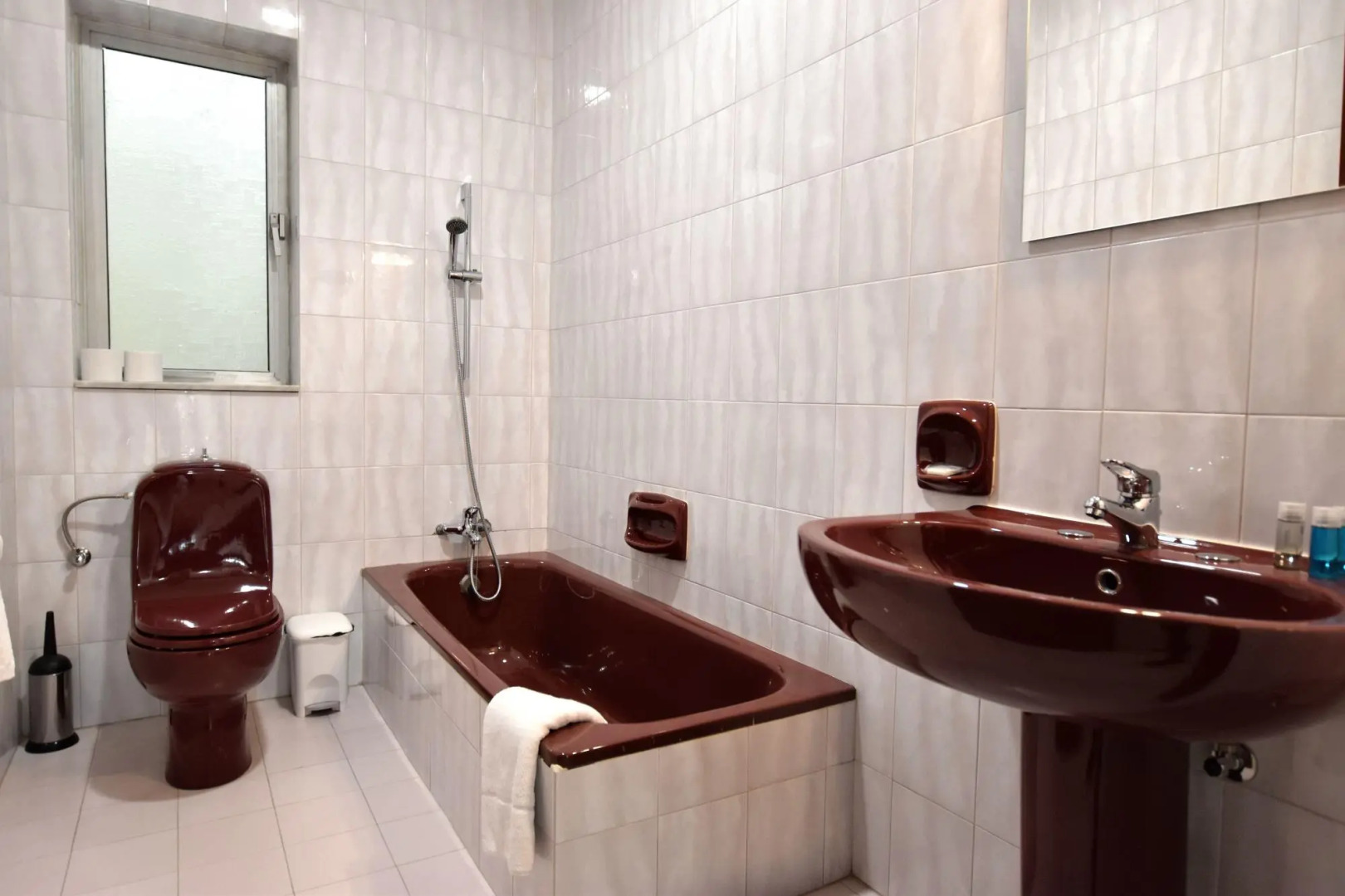 Bright and Spacious 2 Bedroom Apartment with Harbour View - 3