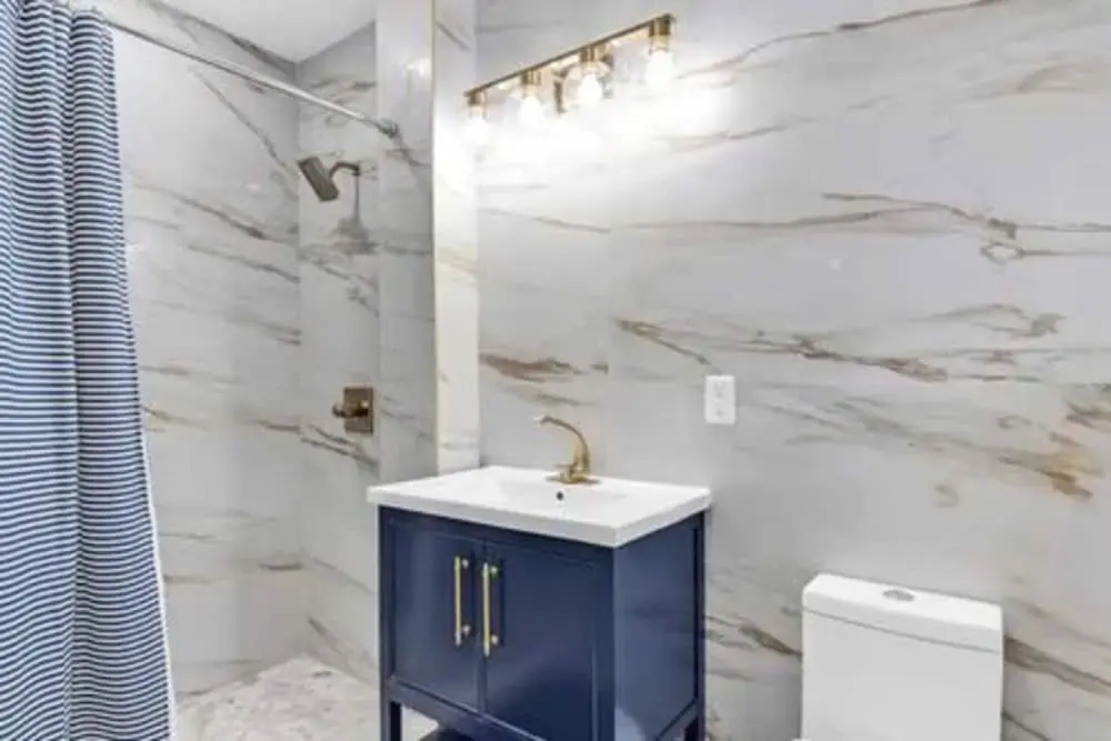 437 NE 107th Pool Hot Tub Patio 5 Bedrooms 3 Baths Parking