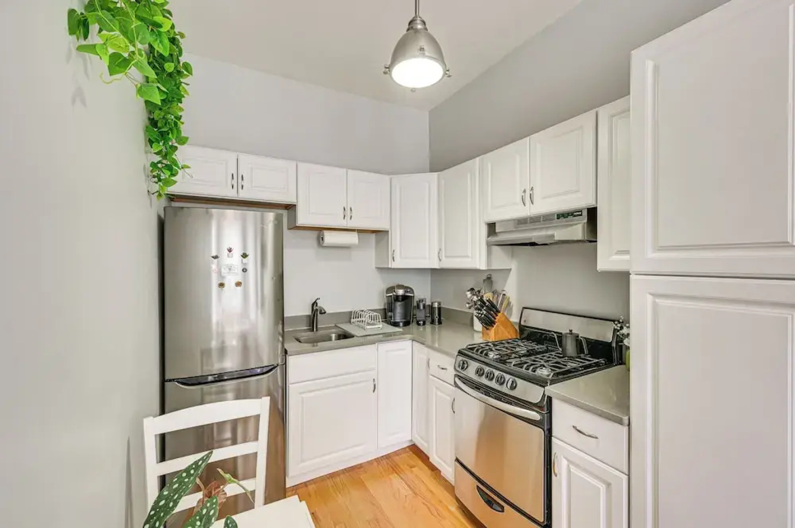 Cozy Somerville Studio: 2 Mi To Boston, Walk To T!