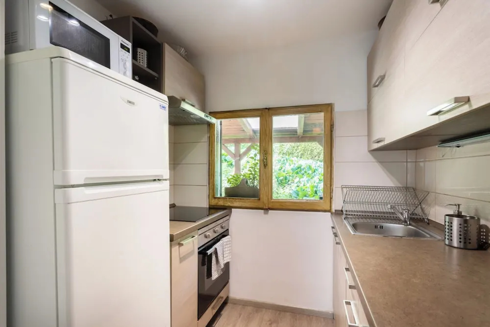 Cottage with pool playground and privacy