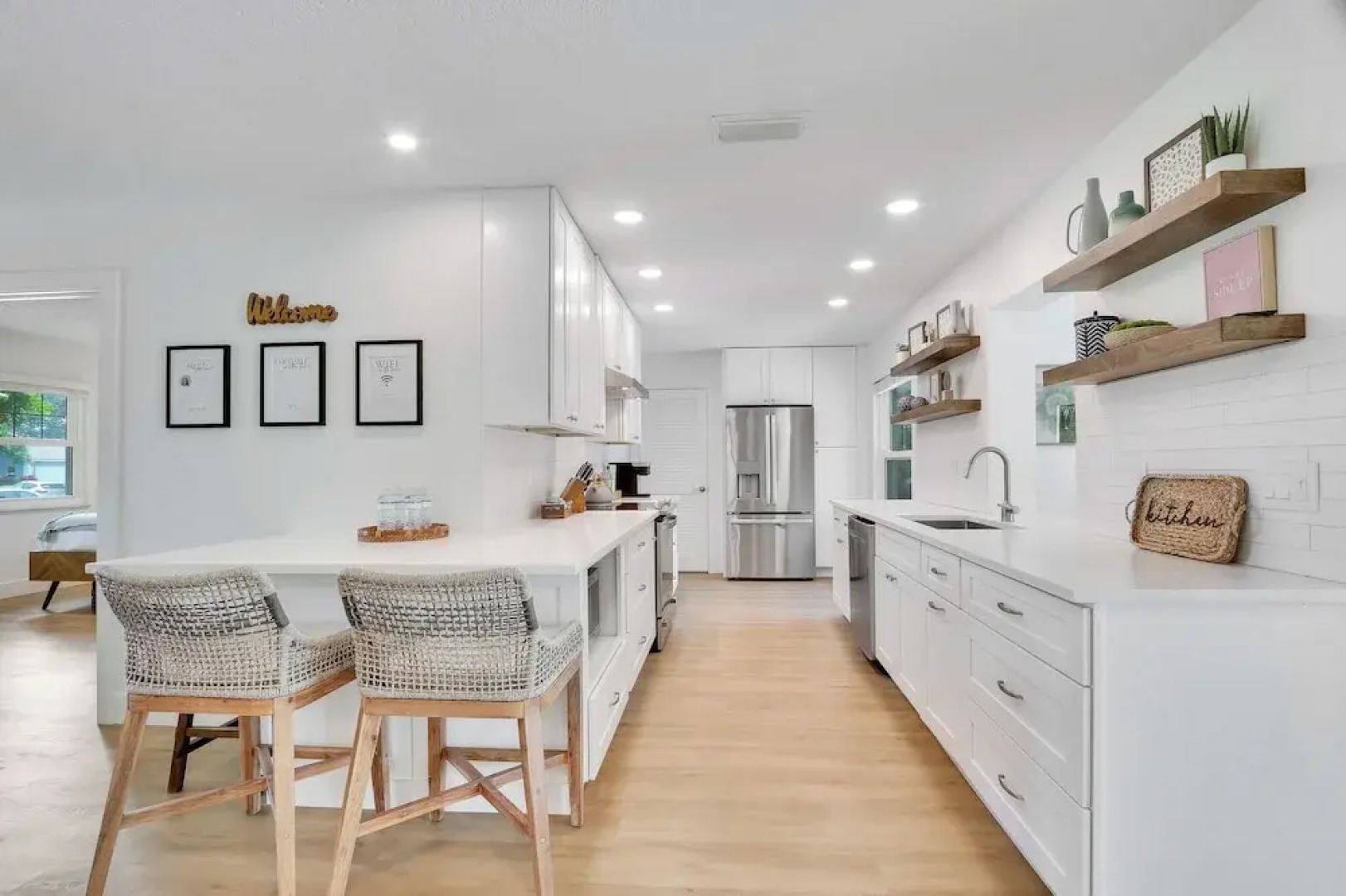 Private Pool + Bar: Palm Beach Gardens Getaway