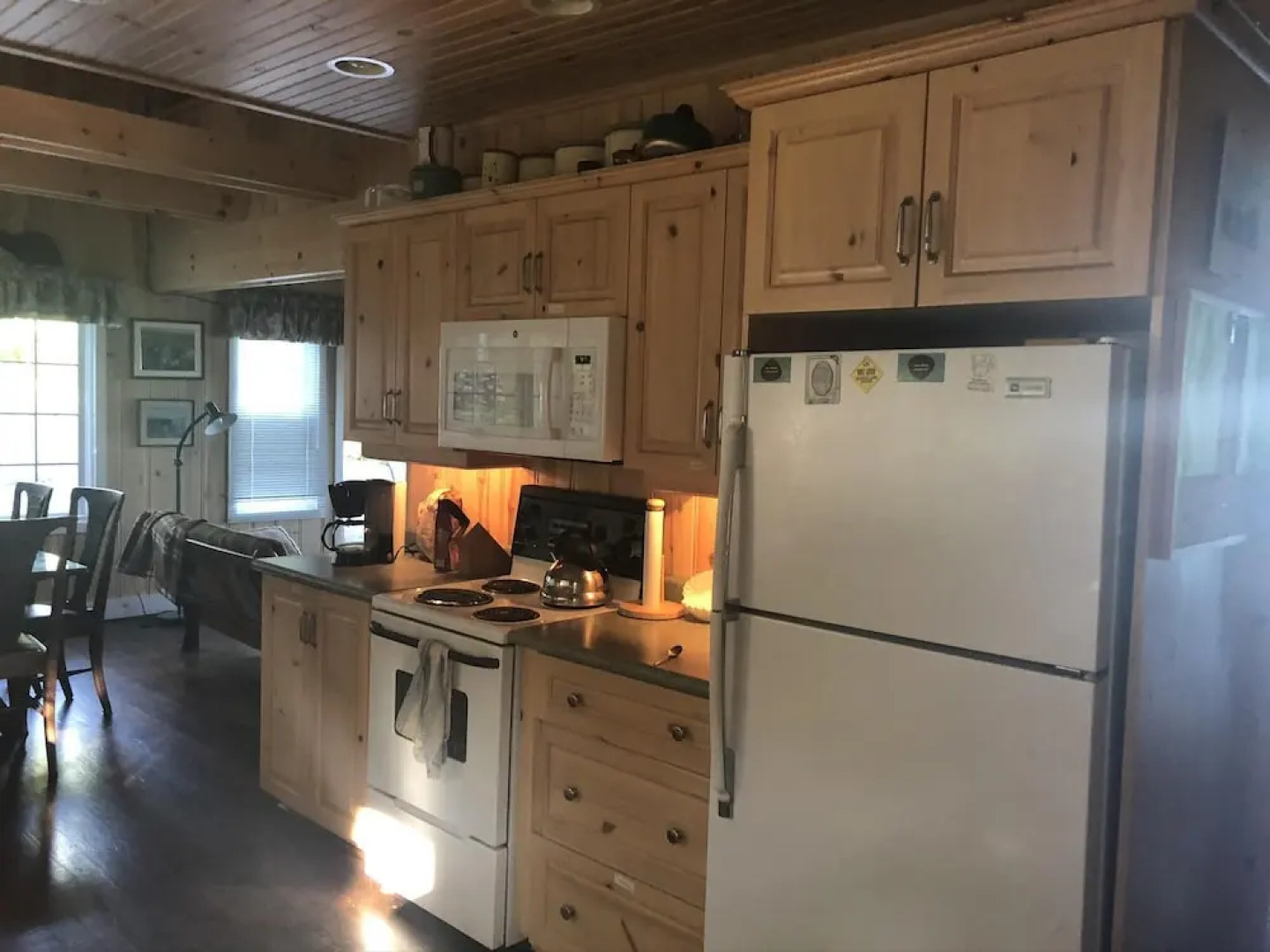 Blueberry Point A Classic Lake Joseph family cottage on a 900 ft peninsula