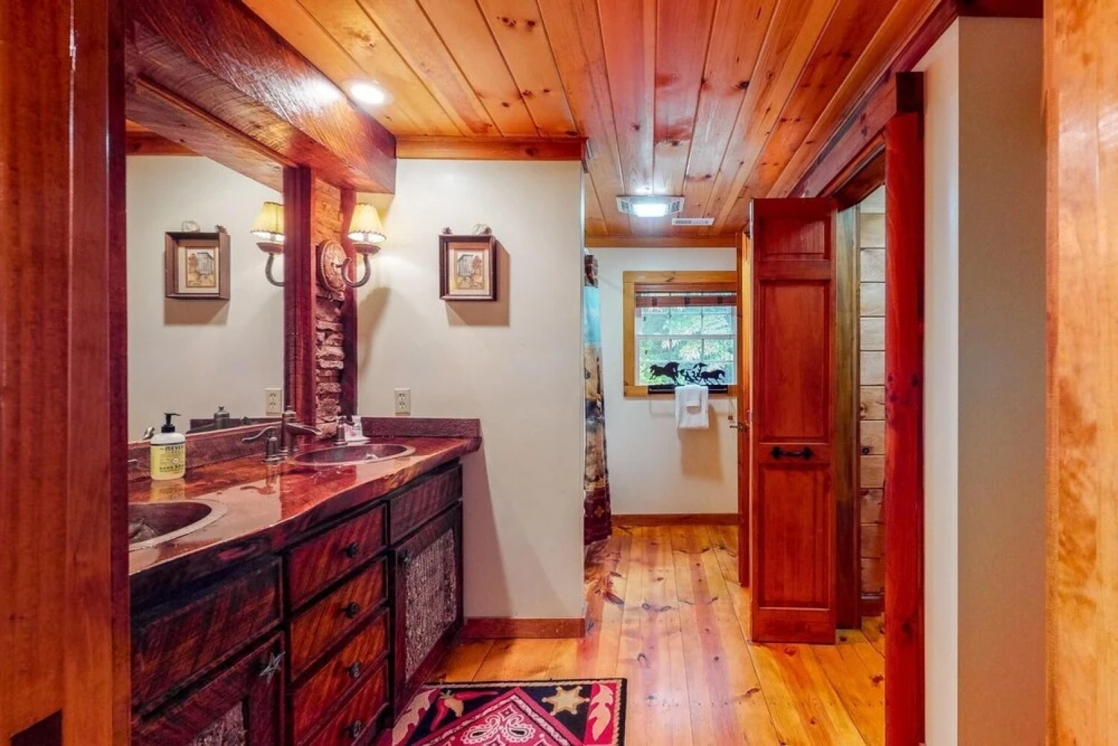 Cowboy Cabin on Stanley Creek