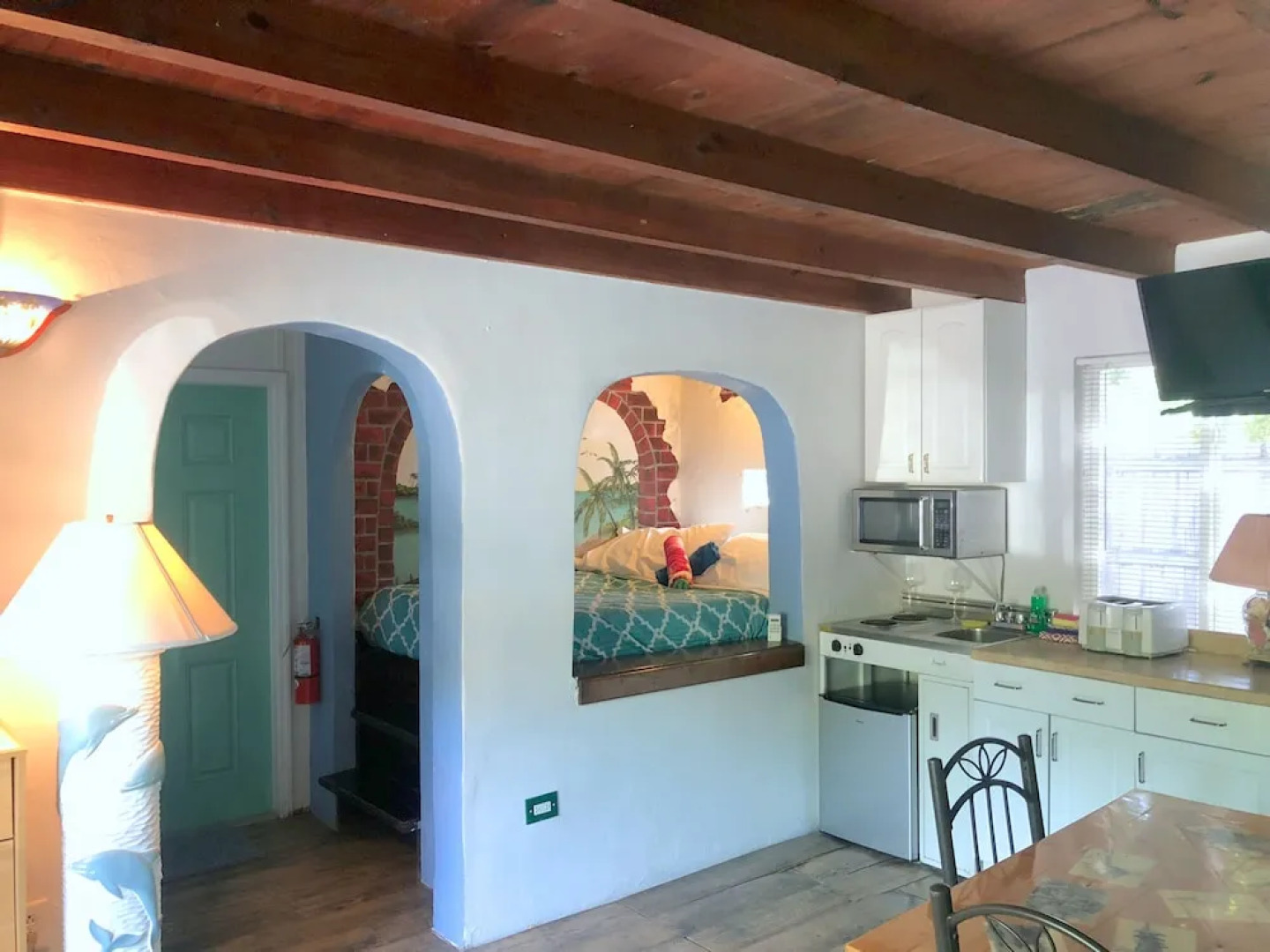 Key Lime Sailing Club And Cottages