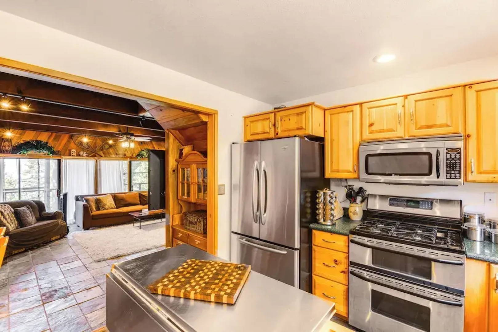 Woodsy Lake Almanor Cabin w/ Community Perks!