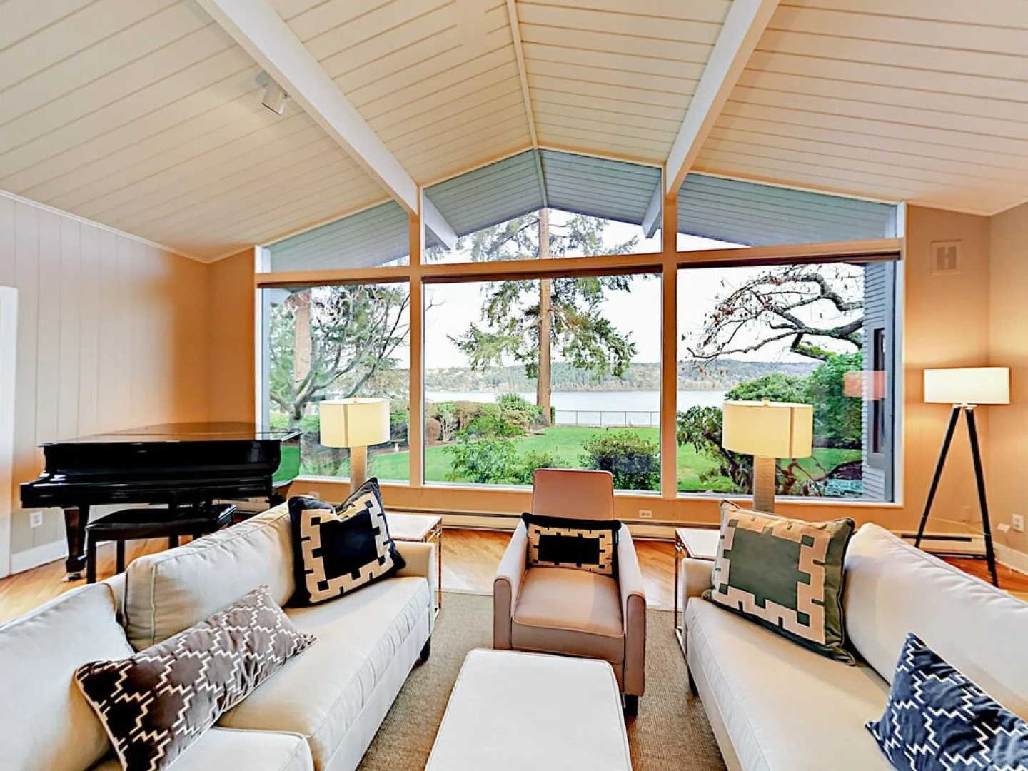 14521 40th Ave NE Home 3 Bedrooms 3 Bathrooms Home