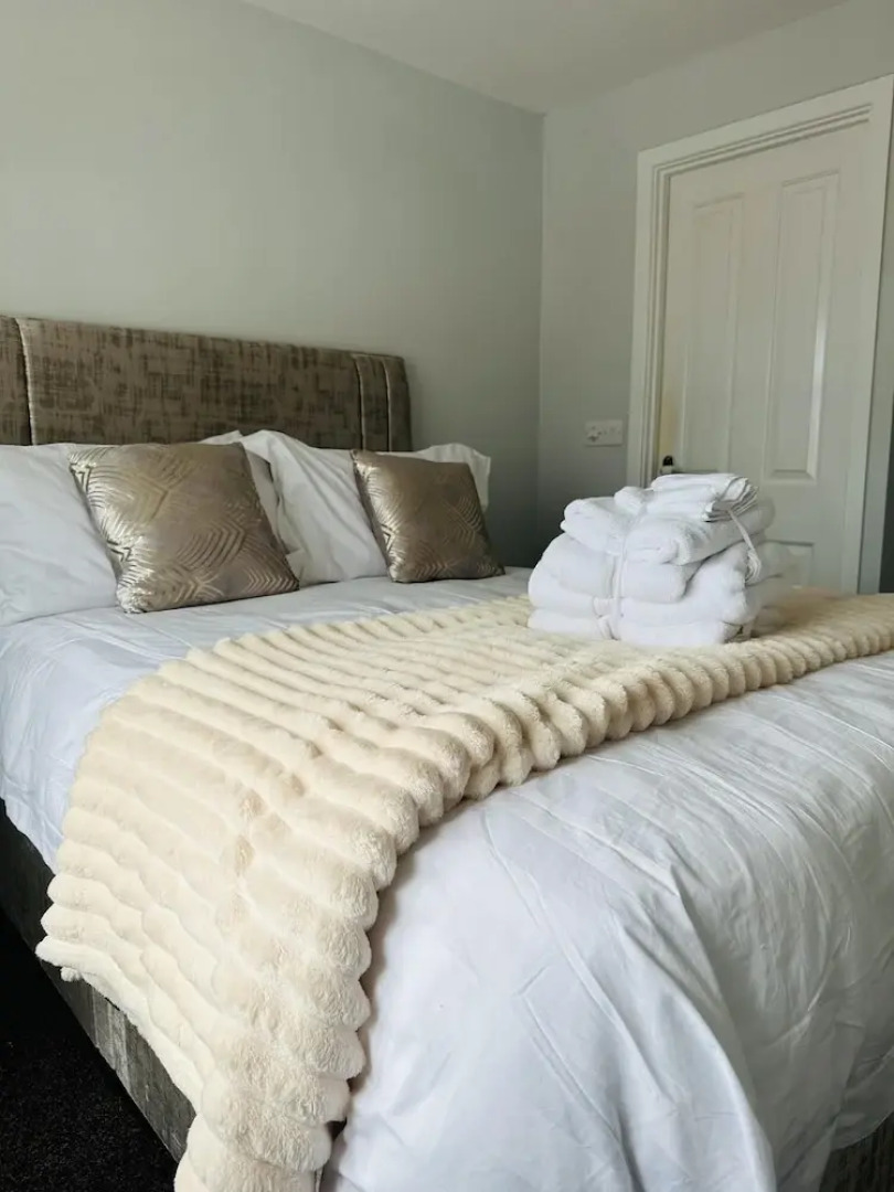 Housesleeps5-parking-garden-privateentrance