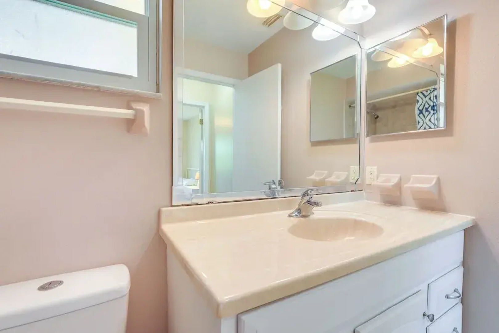 7 Mi to Beach: Pinellas Park Studio w/ Patio