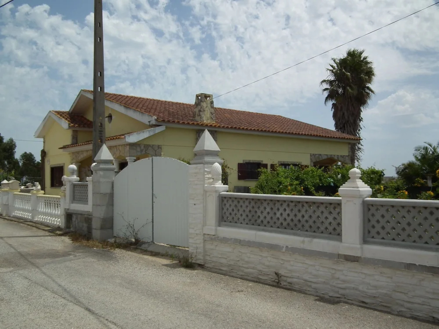 80s RetroStyle Villa