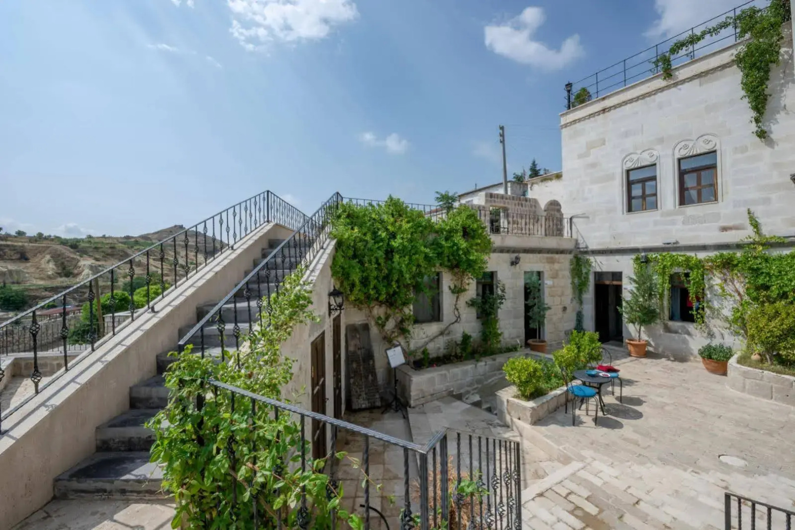 Sinasos Palace Cave Hotel