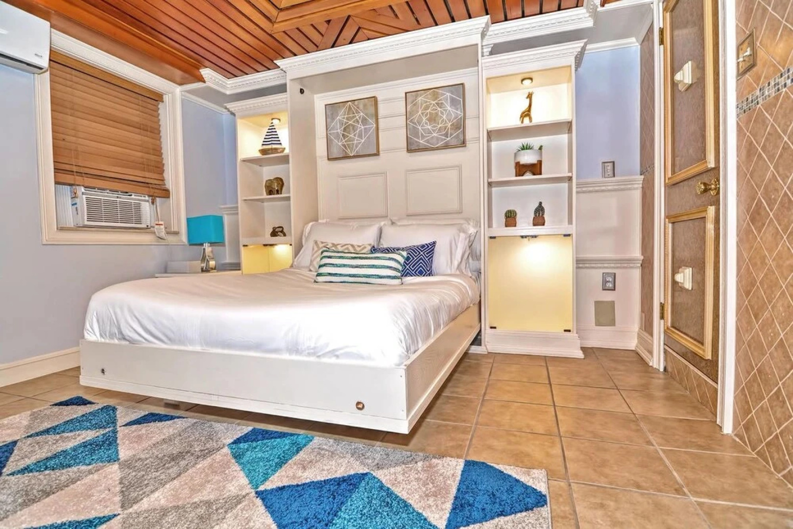 Spacious Studio in Boston's North End/little Italy