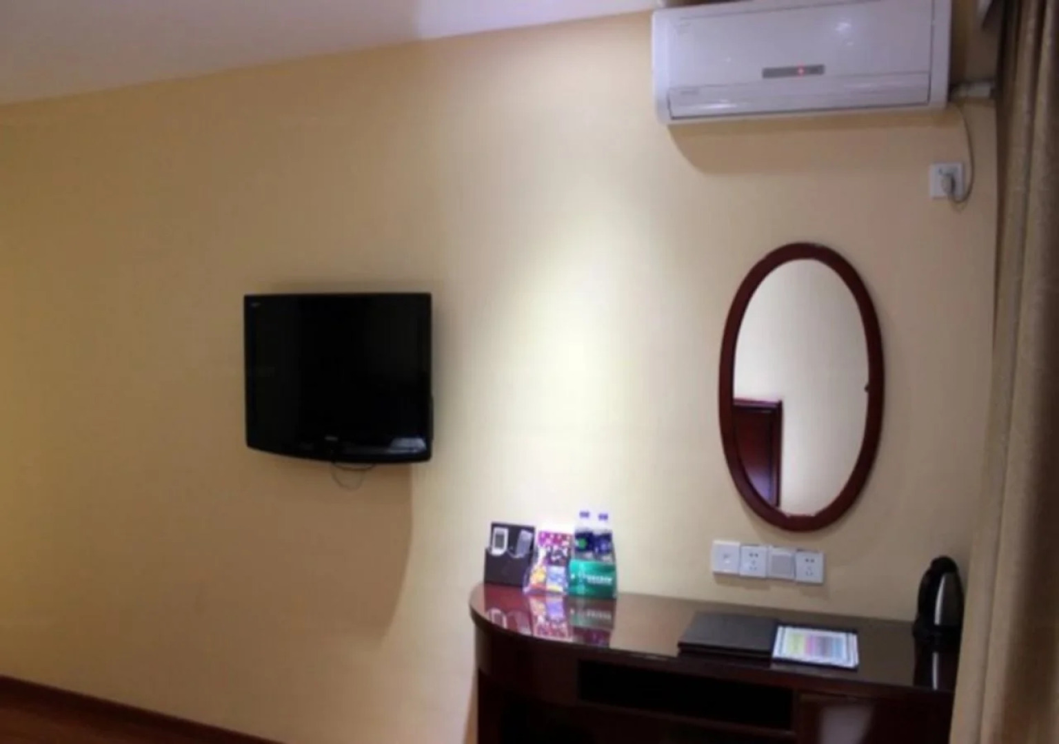 Greentree Inn Longhua Bus Station Shell Hotel