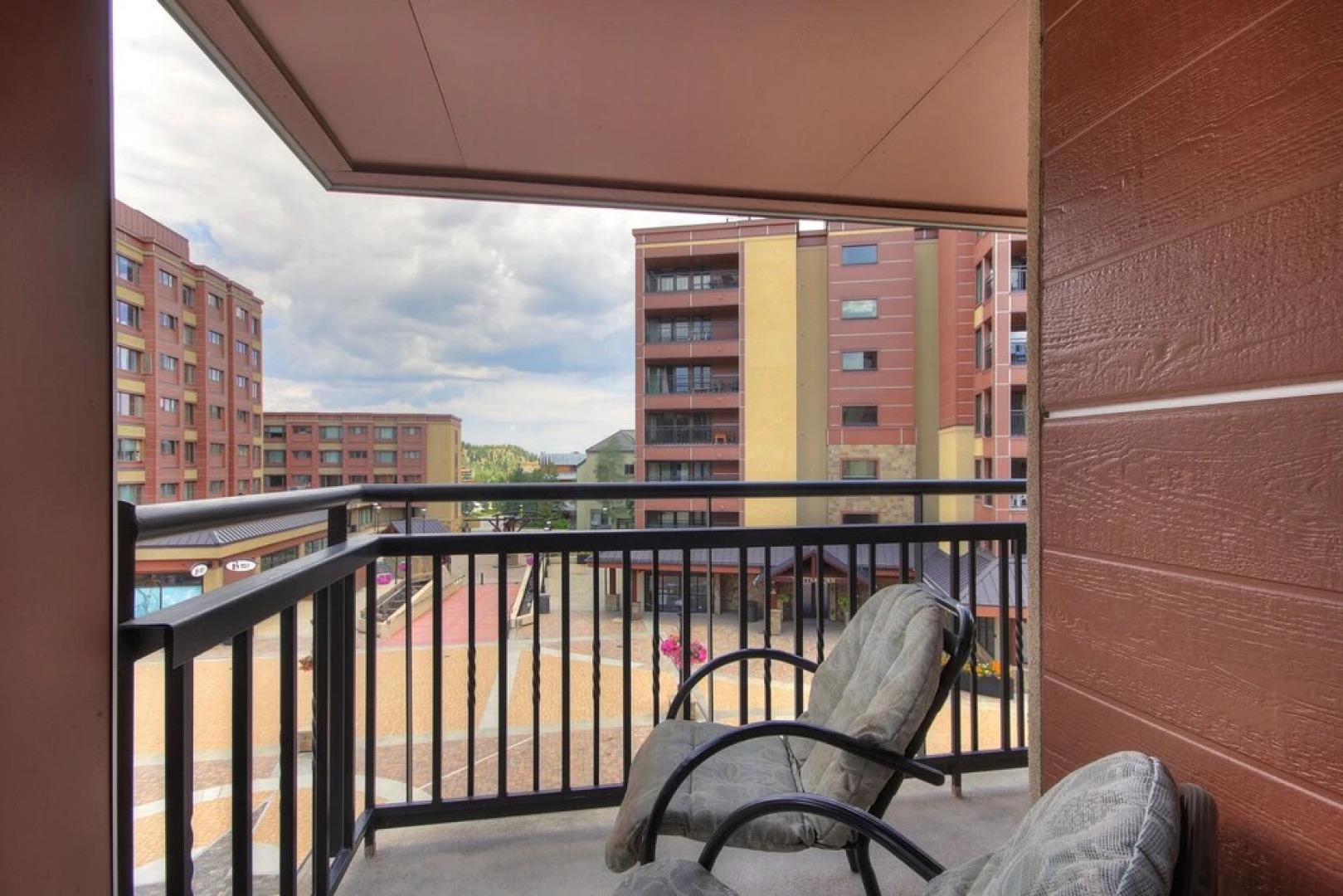 Warm 1br Slopeside Escape - Steps To Main St + Winter Fun! 1 Bedroom Condo by RedAwning