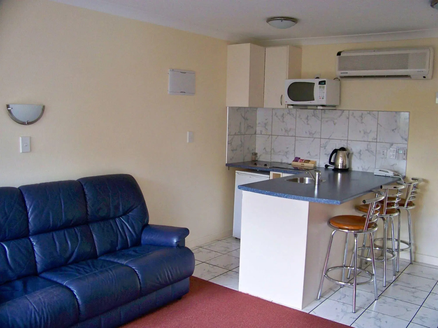 Aaron Court Motor Inn