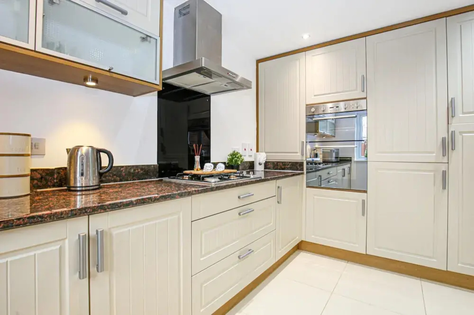 Detached 4 Bed-ultrafast Wifi,garden,free Parking