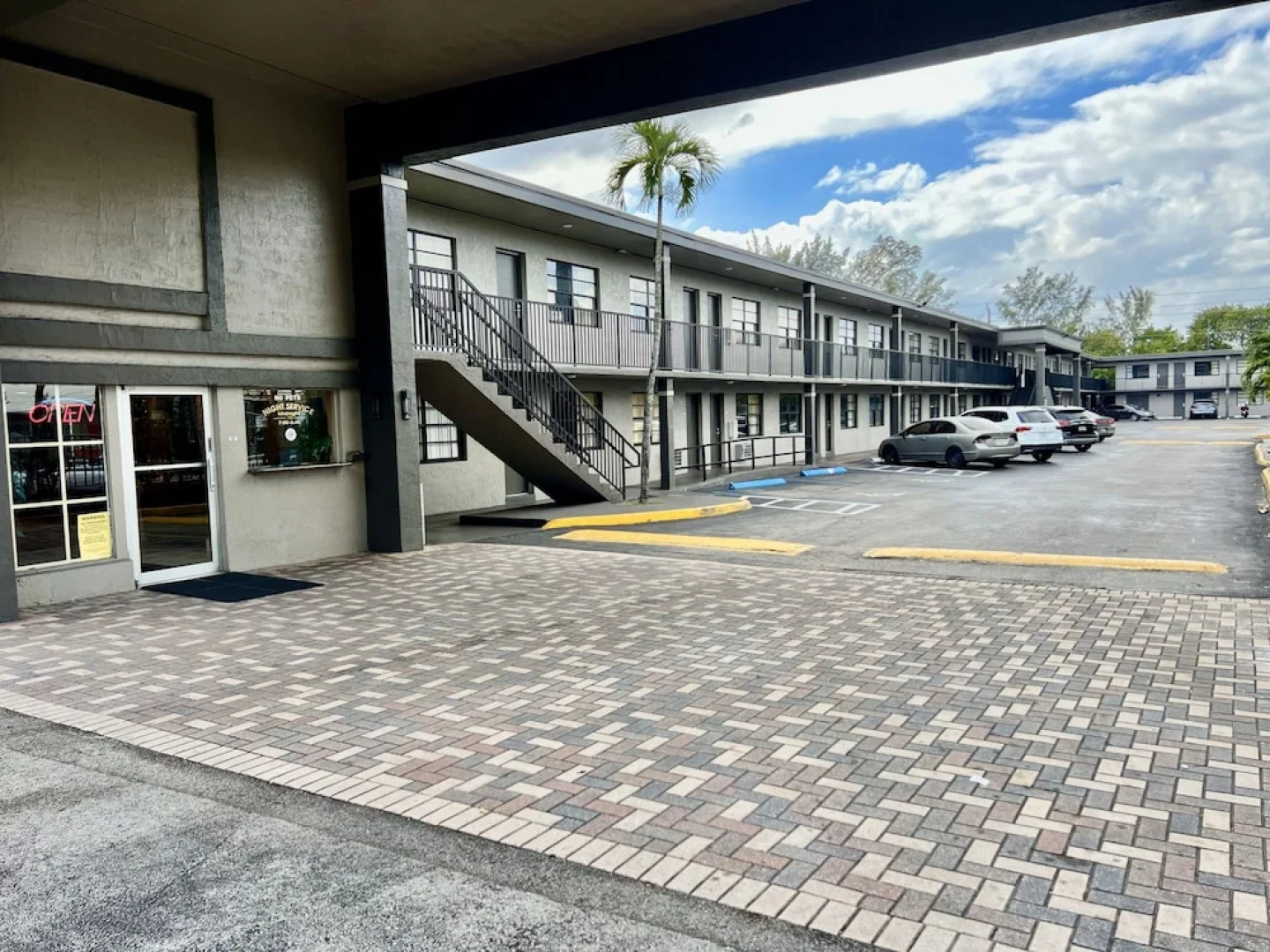 Americas Best Inn and Suites Fort Lauderdale North