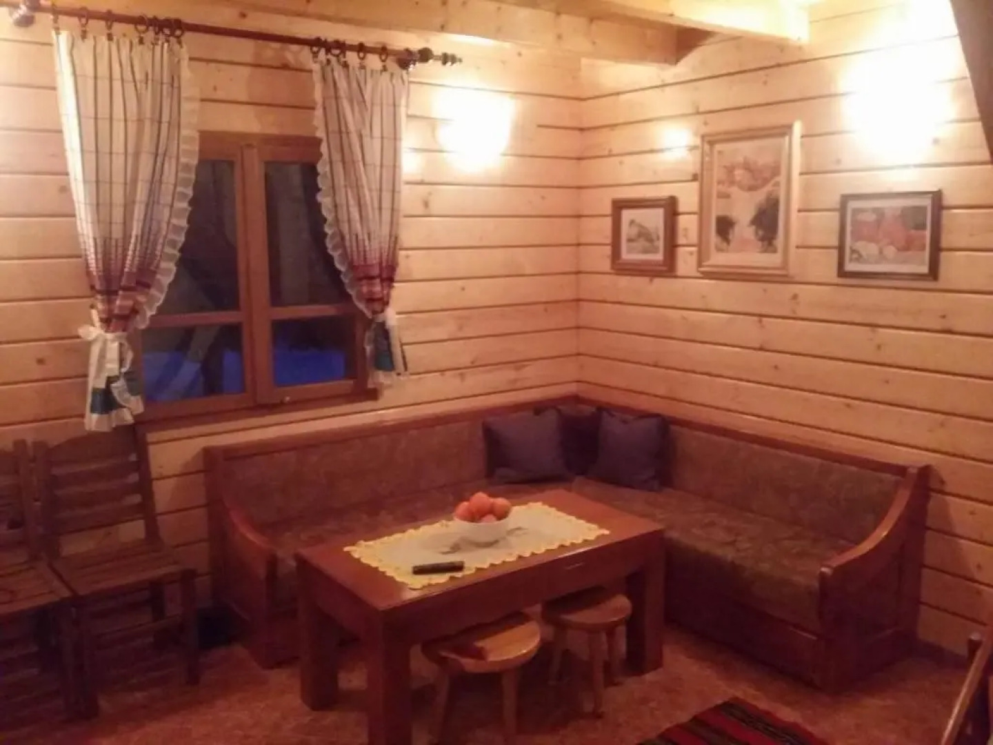 Vikendica sa bazenom