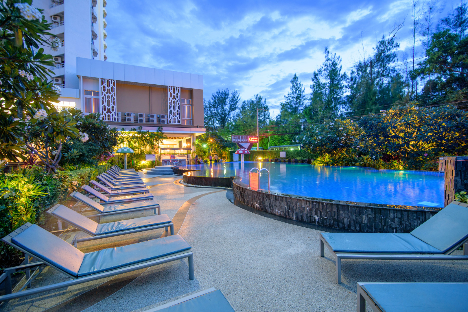 Golden Beach Cha-Am Hotel