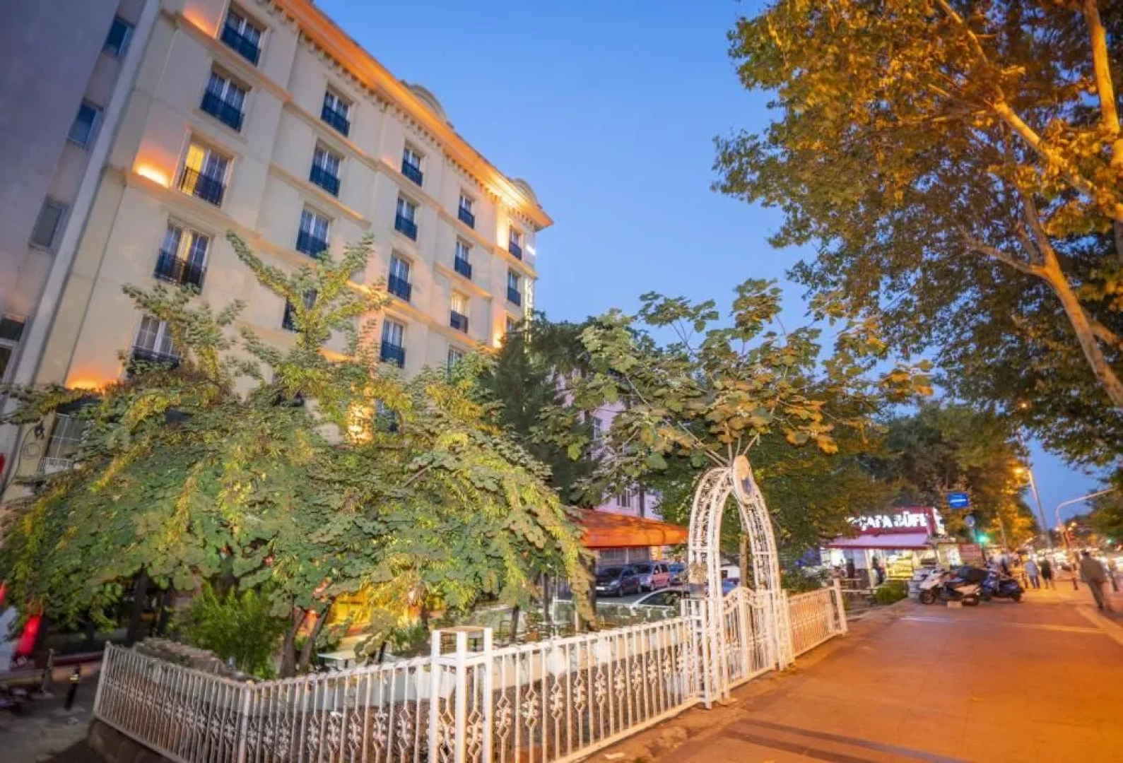 Kunlun Kensington Hotel