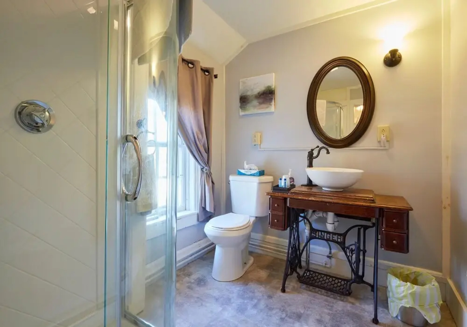 Home Near Hiking Biking w Hottub 6 Bedrooms