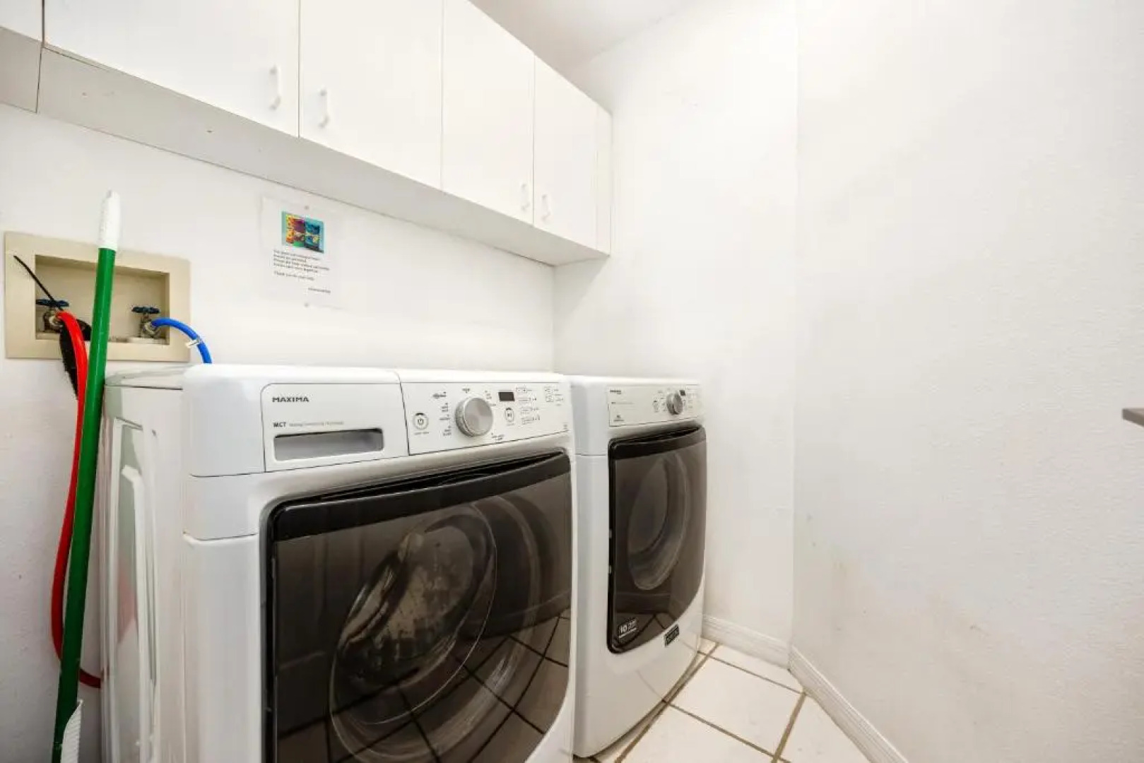 #3 Large 4 Bedroom 3 Bathroom Vacation House With Heated Swimming Pool