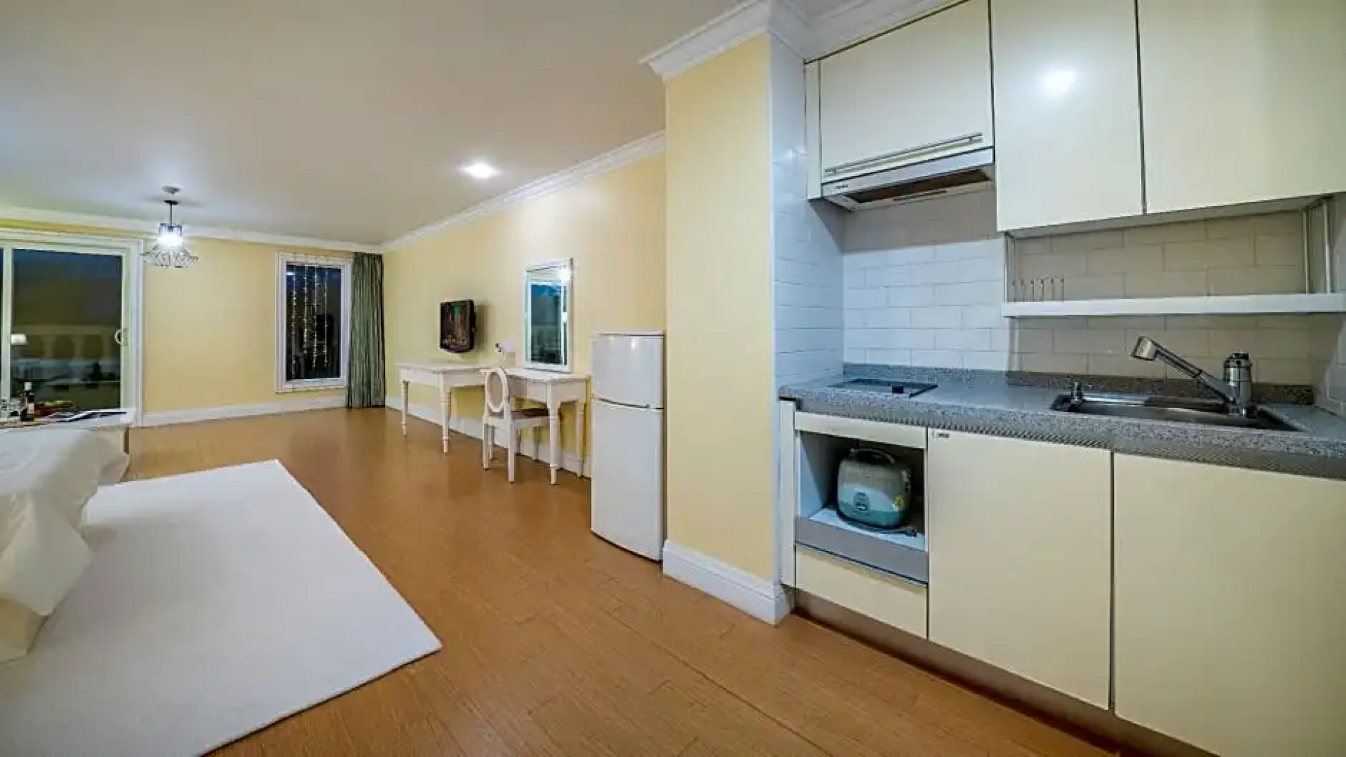 Yangyang Golden Bay Pension