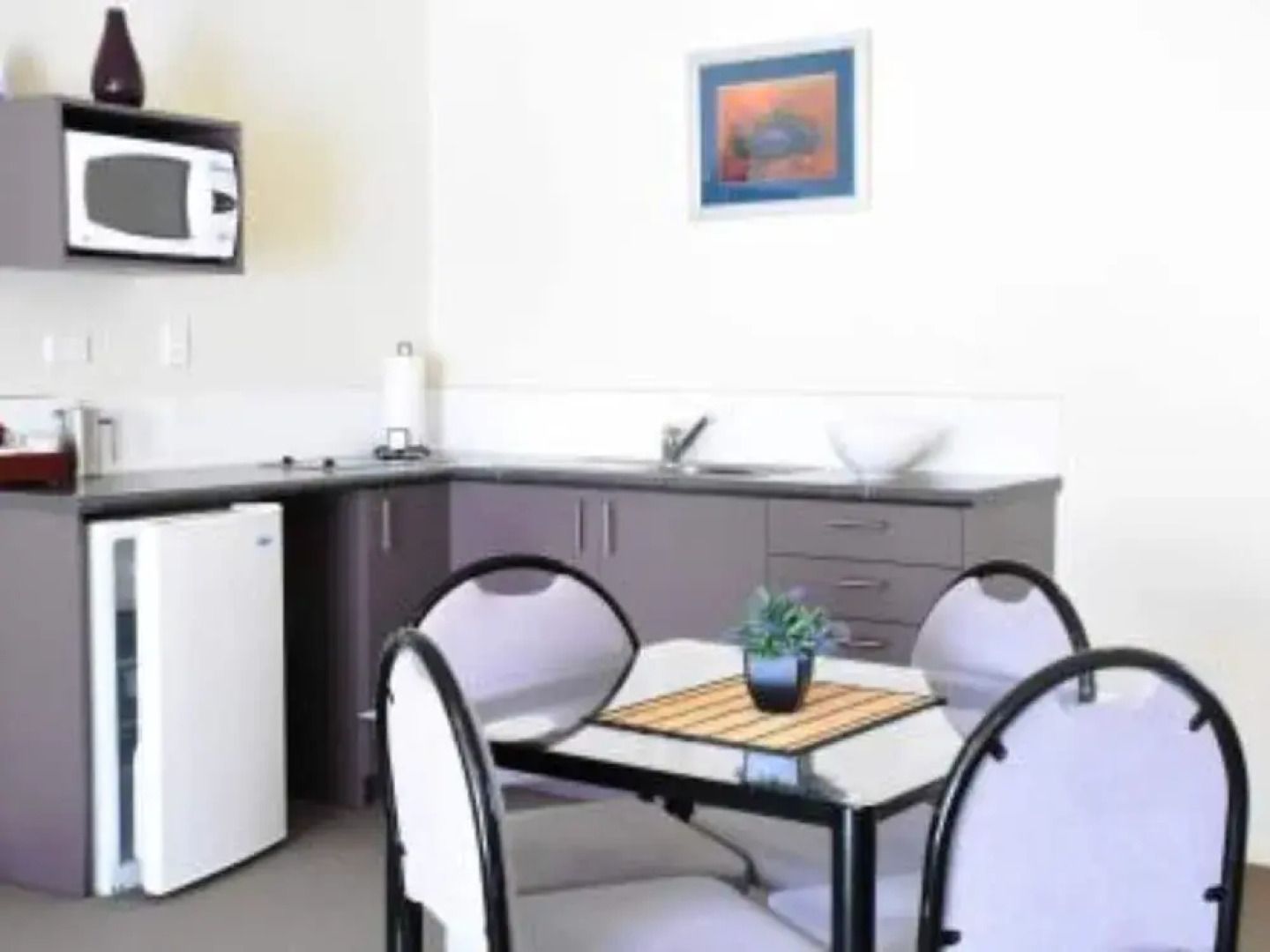 BKs Chardonnay Motor Lodge