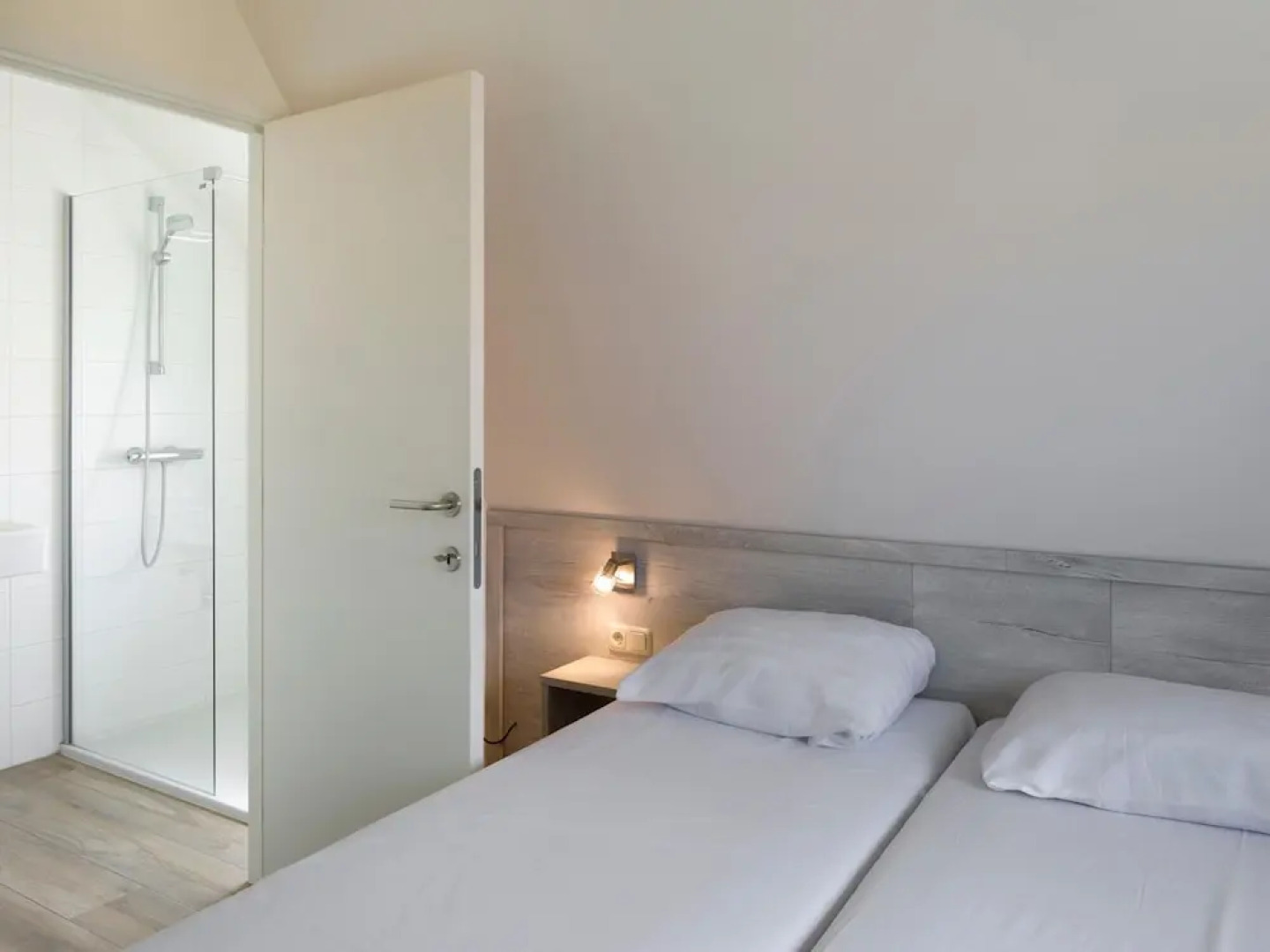 Villa, two Bathrooms and a Washing Machine, Near Ostend