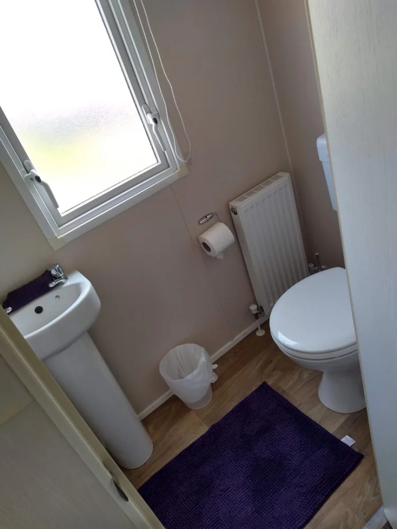 2 Bedroom 6 Berth Caravan With Decking