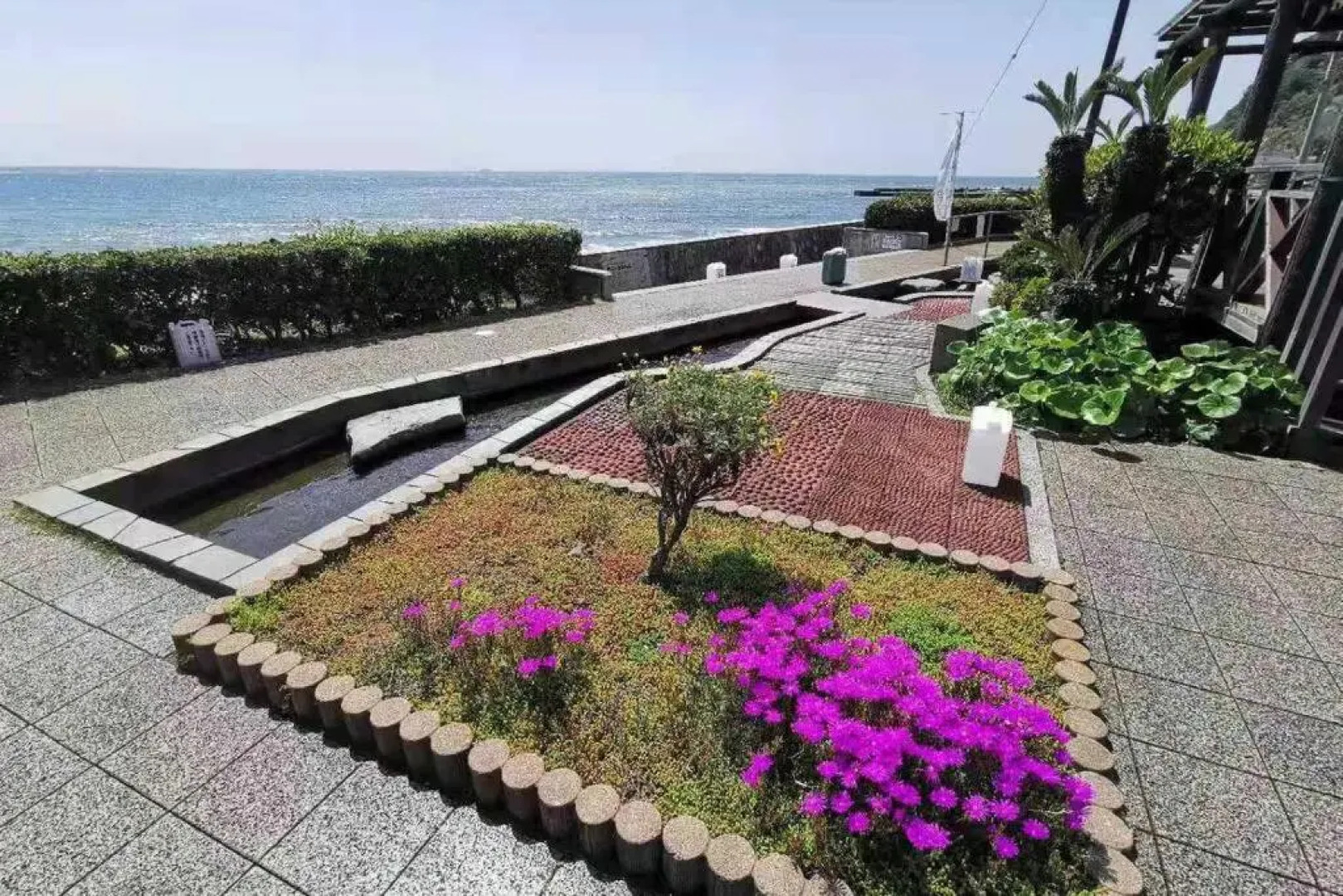 桜薫 熱川駅まで280メートル海水浴場まで500メートル