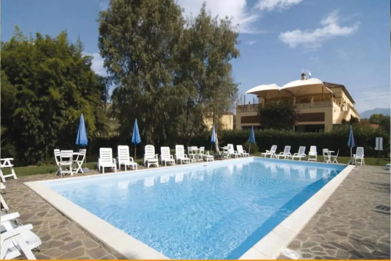 Granaio Biada In Fattoria Con Piscina