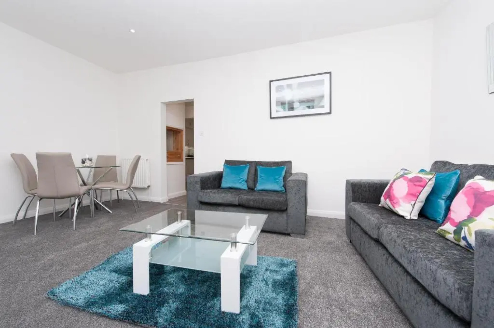 Two bed ground floor apartment, sleeps six, free parking and high speed Wifi