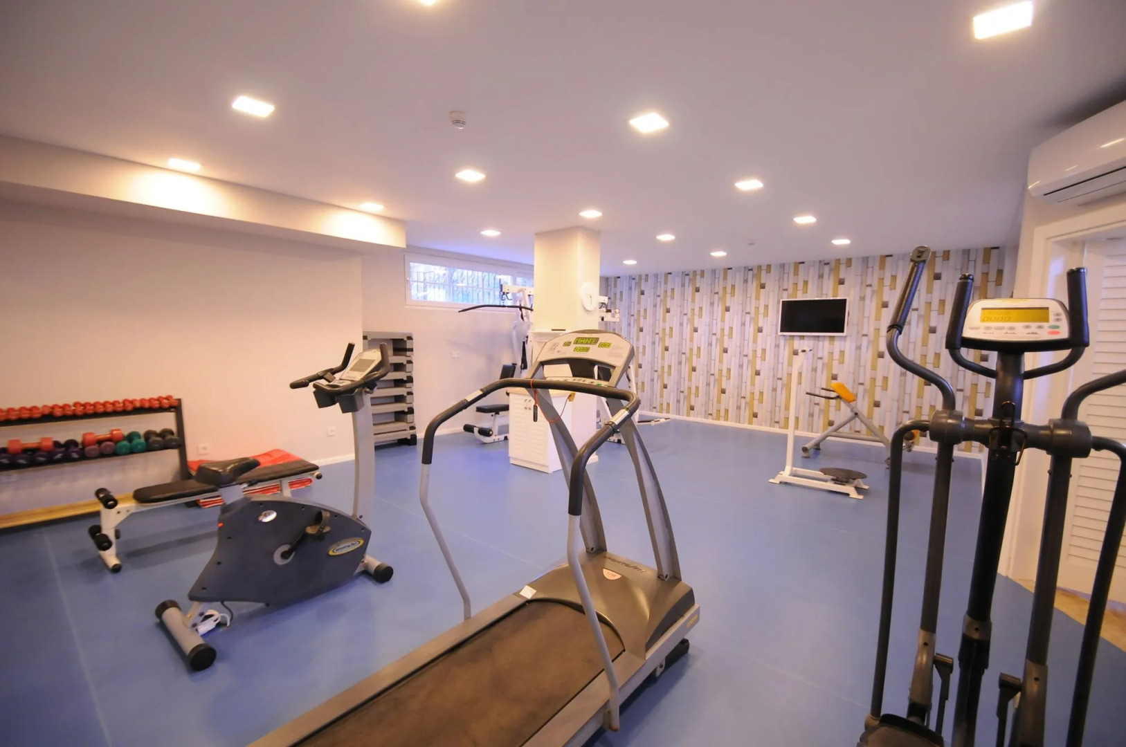 Sea Breeze Hotel & Apartments