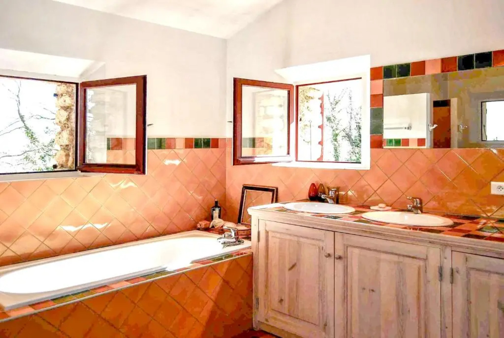 Villa de 4 chambres avec piscine privee jardin amenage et wifi a Ansouis